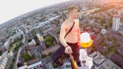 daredevil climbs london skyscrap