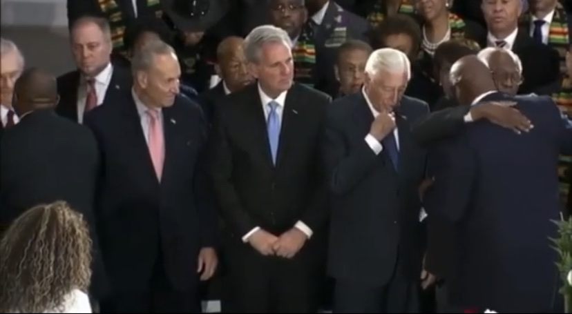 Mitch McConnell embarrassed at Elijah Cummings funeral