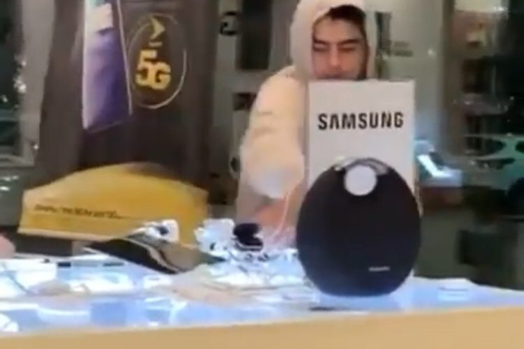 Man steals Samsung phones from Sprint