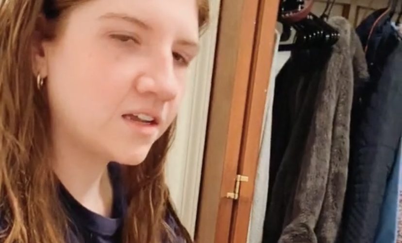 Girl pranks mom about her phone