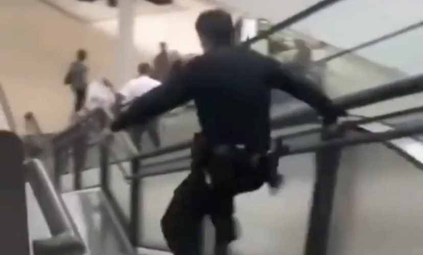 Cop fails at chasing thief in mall