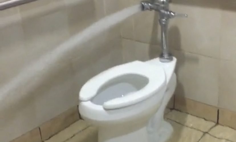 Toilet spraying water