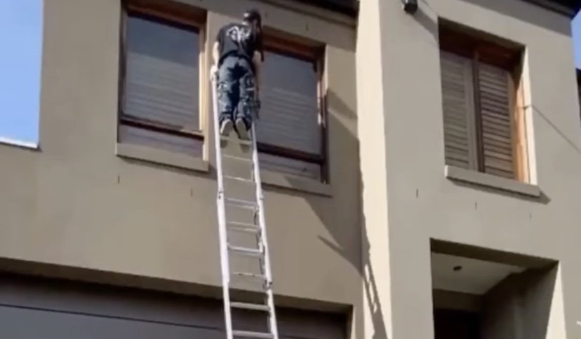 Climbing ladder fail