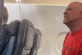 Angry Kevin gets removed from flight over mask