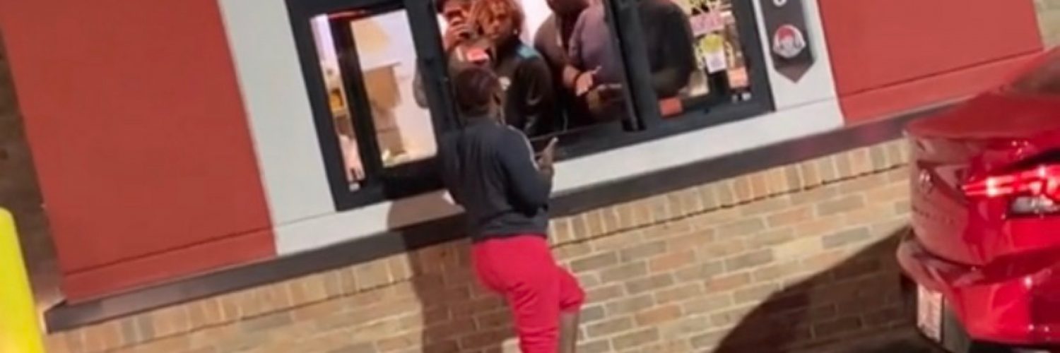Woman goes off in Wendy's drive thru line