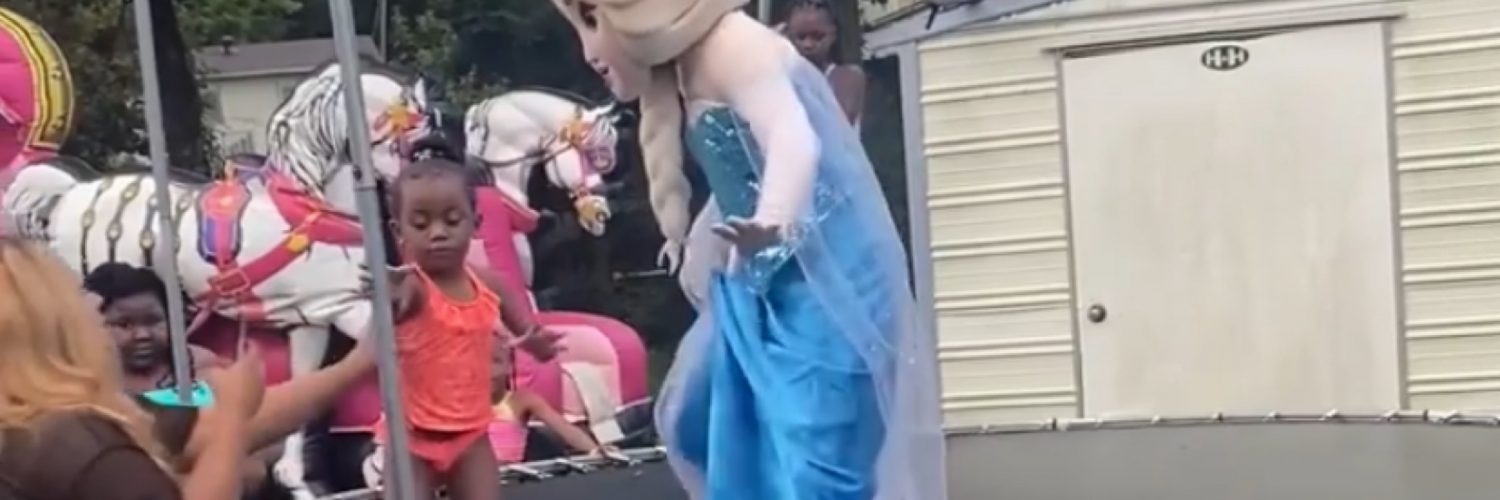 Elsa loses head at kid's birthday party